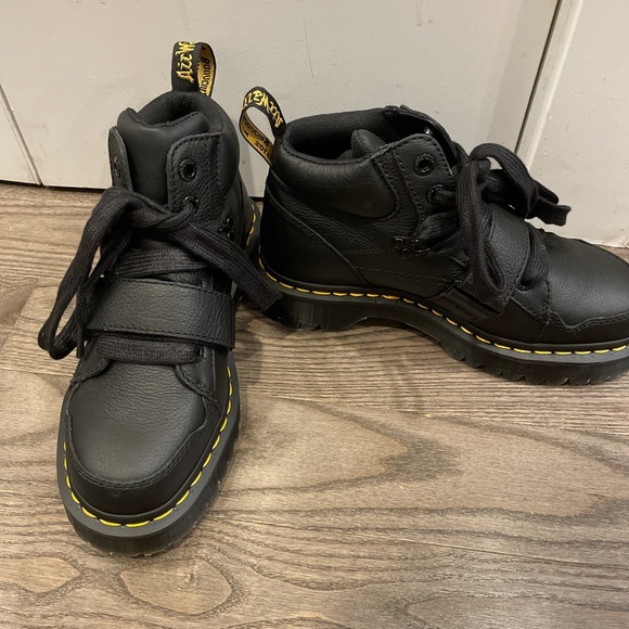 Dr. Martens Shoes - Dr. Marten Zuma II